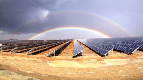 Solceller er nå konkurransedyktig, ifølge skribentene. Illustrasjonsfoto: Solpark i Kalkbult i Sør-Afrika etablert av Scatec Solar.