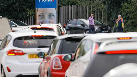 Køen var fredag lang foran Tescos bensinstasjon i Ashby-de-la-Zouch.