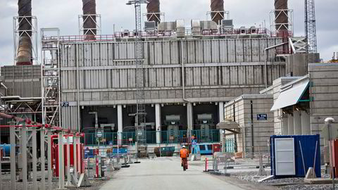 Elektrifisering av Equinors gassanlegg (bildet) på Melkøya utenfor Hammerfest vil forårsake bare en liten del av den ventede oppgangen i strømprisene i Nord-Norge, ifølge skribentene.