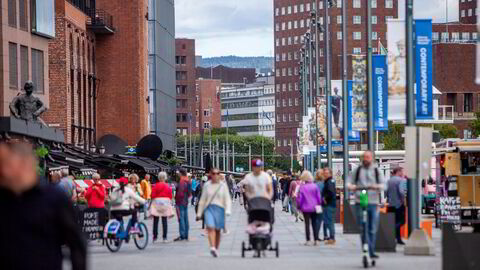 Valutakurser omfordeler. Husholdninger som betaler mer for importvarer uten at egne inntekter øker, taper, ifølge kronikkforfatteren.