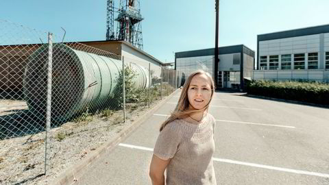 Kristine Nærland, som studerer petroleumsteknologi og jobber fulltid på oljerigg, er ikke bekymret for fremtiden og er sikker på at hun skal pensjonere seg i oljebransjen.