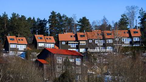 Husholdningenes lønnsinntekter stiger stadig, og boligbyggingen er fortsatt lav, skriver Marius Gonsholt Hov.