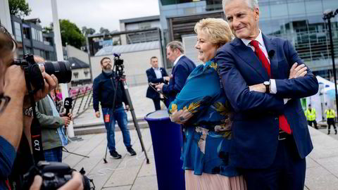 Erna Solberg og Jonas Gahr Støre i Arendal.