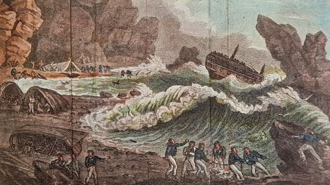 Denne raderingen fra 1805 viser hvordan de skipbrudne fra «Wager» prøver å bygge opp ly for den iskalde vinden på det som fortsatt heter Wager Island. Fjellet i bakgrunnen ble døpt Mount Misery.