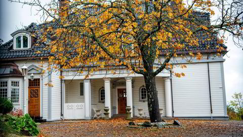 Herskapsboligen i Tennisveien på Slemdal i Oslo ble i september 2020 solgt til nærmeste nabo for 65 millioner kroner. Ett år senere er eiendommen solgt igjen, denne gangen for 102,5 millioner kroner – og er dermed årets dyreste tinglyste boligomsetning.