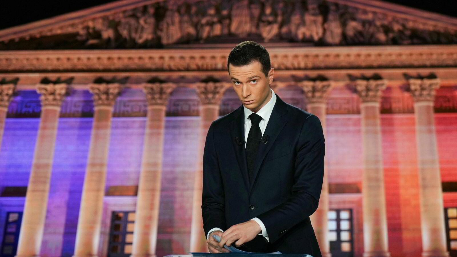 Ytre høyre dominerer under «sinnssyk» fransk valgkamp: – Den er helt på speed