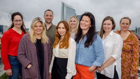 Janne Johannessen (fra venstre), Tinna Gudmundsdottir, Audun Ulshagen, Jorun Sofie F Aartun, Live Fedog Thorsen, Merete Bø, Gøril Sæther og Julie Lundgren. Torsdag vant DN to gull under medieprisutdelingen INMA Global Media Awards.