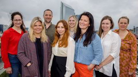 Janne Johannessen (fra venstre), Tinna Gudmundsdottir, Audun Ulshagen, Jorun Sofie F Aartun, Live Fedog Thorsen, Merete Bø, Gøril Sæther og Julie Lundgren. Torsdag vant DN to gull under medieprisutdelingen INMA Global Media Awards.