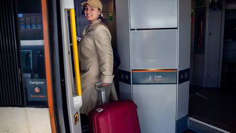 – Har en følelse av at det går raskere, sier Anita Kristiansen som velger Flytoget til Gardermoen fremfor Vy til hovedflyplassen.