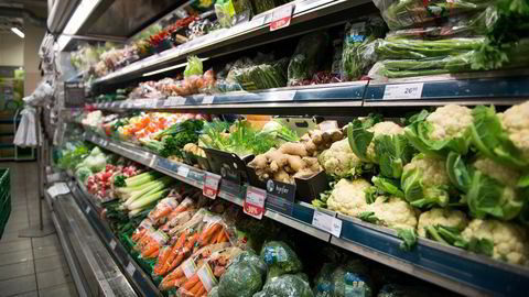 Høye matpriser gjør det naturlig å se på alt «typisk norsk», som høye tollmurer, mange små butikker, høy konsentrasjon på leverandørnivå og faste datoer for prisøkning, skriver Øystein Foros og Frode Steen.