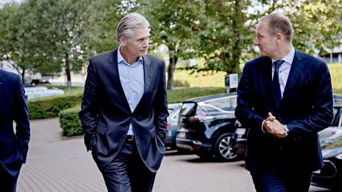Denne uken har nordmannen Thomas Borgen (fra venstre), tidligere konsernsjef i Danske Bank, fulgt et søksmål mot ham selv i København. Her med advokat Peter Schradieck. Bildet ble tatt onsdag sist uke.