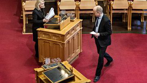 Tidligere statsråd Monica Mæland og dagens finansminister, Trygve Slagsvold Vedum, er blant dem som har vært inne i arbeidet.