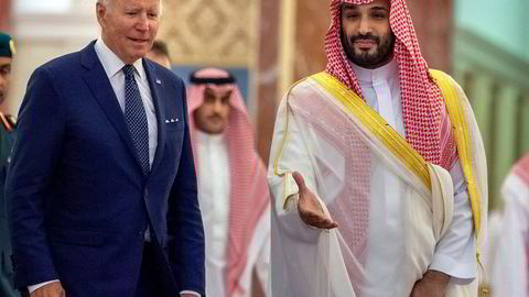 I midten av juli fikk Saudi-Arabias kronprins Mohammed besøk av USAs president Joe Biden. Han har vært nødt til å justere kursen etter tidligere å ha lovet å gjøre Saudi-Arabia til en «pariastat» som følge av drapet på Jamal Khashoggi.