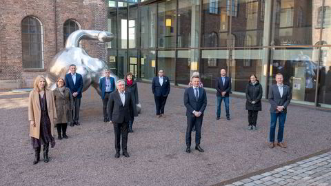 Koronakommisjonen skulle kartlegge alle relevante sider ved myndighetenes håndtering av pandemien, unntatt de økonomiske krisepakkene. Kommisjonsleder Stener Kvinnesland i front mot venstre.