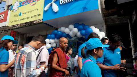 Telenor har vært i Myanmar i en årrekke, men solgte seg ut i mars.