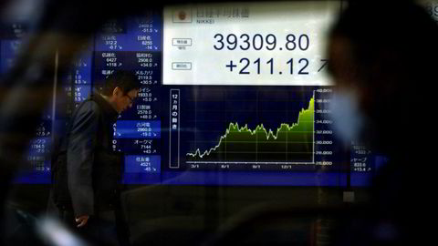 Nikkei-indeksen ved Tokyo-børsen har satt en ny rekord mandag formiddag. Rekorden fra 1980-tallets siste handelsdag ble stående i over 34 år før den ble slått i forrige uke.