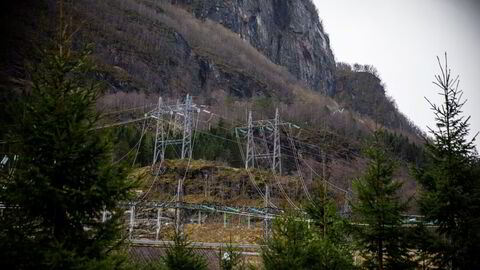 Den nye Chat GPT-en bruker så mye energi at samfunnet ikke har råd til at jordens befolkning skal bruke den som et standardverktøy, skriver forfatterne.