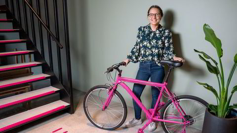 Foodora startet med restaurantmat, men vil nå også sette inn budene på hjemlevering av netthandelsvarer. Her er Foodora-sjef Elisabeth Myhre på selskapets hovedkontor.