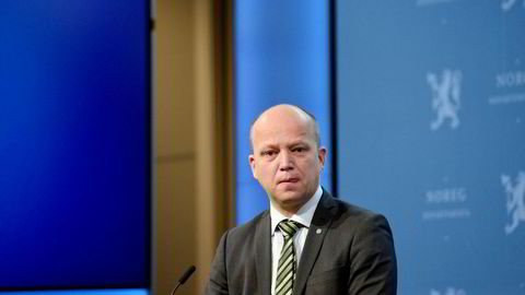 Både fra politikken og næringslivet rettes det kritikk mot Vedum etter hans uttalelser i Dagbladet søndag.