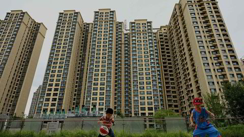 Det kinesiske eiendomskonglomeratet Evergrande hadde satt frist til 31. juli om å legge frem en omfattende omstruktureringsplan. Det har ikke skjedd. Eiendomssalget i Kina stuper. Her fra et boligkompleks i Beijing som er utviklet av Evergrande.