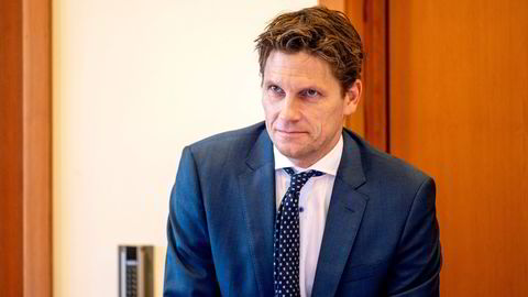 Advokat og partner i Hjort, Pål Sverre Hernæs, mener Høyesterett burde se på småinvestor-saken for å avklare grensen mellom ordreformidling og investeringsrådgivning.