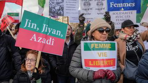 Kvinne, liv, frihet. Under disse ordene har hundretusener av kvinner og menn i hele verden demonstrert til støtte for Irans befolkning det siste året. Slagordet fanger opp i seg essensen av all kvinnekamp: Retten til liv, og retten til frihet.