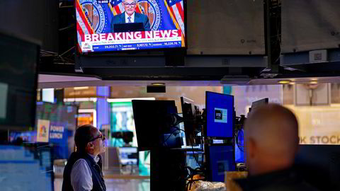 Meglergulvet hos New York Stock Exchange onsdag, da meglerne fulgte Fed-sjef Jerome Powells tale.