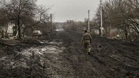 Barn og andre tilfeldige sivile blir drept og skadet, ofte i mange tiår etter at kriger er over, ifølge skribentene. Bilde fra Bakhmut i Donbas i Ukraina.
