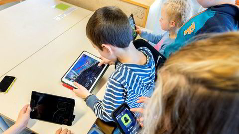 Evnen til læring, og interessen for faget, har uten tvil økt når barn og unge kan bruke pc på skolen og selv drive kritisk kildebruk, skriver artikkelforfatteren.