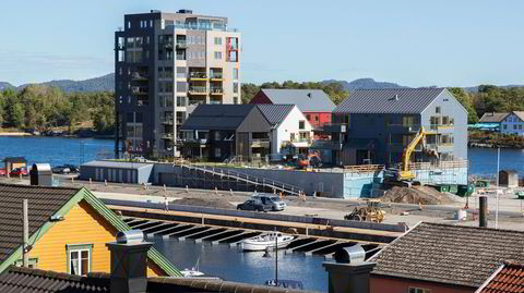 Rekordbolig. Over trehus og forbi havnen tårner Spiret i Smietangen. Da toppleiligheten gikk for 15,2 millioner kroner, ble det prisrekord for boligbyggelaget PBBL.