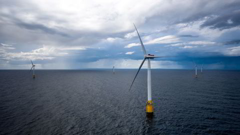 Tyske RWE skal bygge Danmarks største havvindmøllepark. Avbildet er Equinors vindmølleanlegg Hywind Buchan utenfor Skottland.