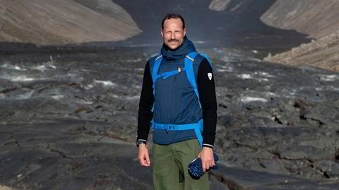 Det første kronprins Haakon gjorde på Island i forrige uke, var å bli tatt med opp på Fagradalsfjall der det fortsatt ryker av lavaen etter utbruddet i fjor.
