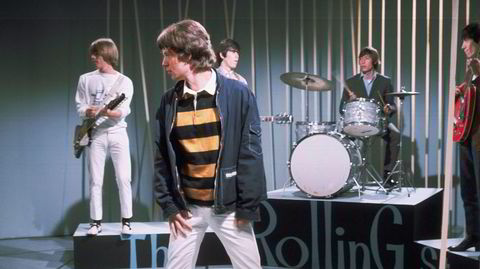 Moves like Jagger. Mick Jagger under en tv-opptreden med Rolling Stones i 1965. Jagger lekte med skjortens overklasse-image og puttet den i en ny og litt rocka kontekst.