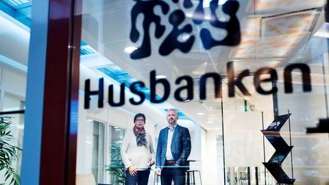 Konstituert regiondirektør Karin Lindgård og avdelingsdirektør Per-Erik Torp i Husbanken har stanset alle utbetalinger til Boligbygg.