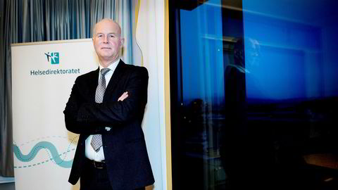 Bjørn Guldvog er direktør i Helsedirektoratet, og tok beslutningen om å la den koronasmittede kvinnen reise hjem med vanlig transport, på bakgrunn fra råd fra flere fagmiljøer.