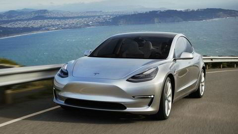 Det knytter seg store forventninger til Teslas Model 3, også kalt folke-Teslaen. To analytikere i KeyBanc tror ikke Tesla vil levere som forespeilet