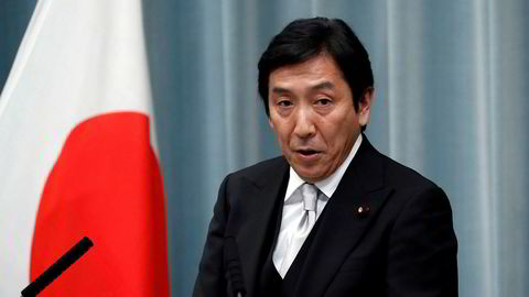 Japans handelsminister Isshu Sugawara går av.