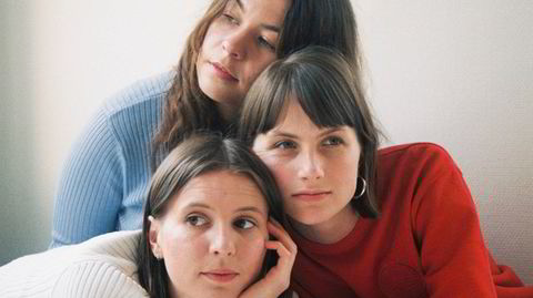 Klossmajor er her med debutalbumet: Dorothea Økland (fra venstre), Karoline Karlsen (bakerst) og Maja Sørbø.