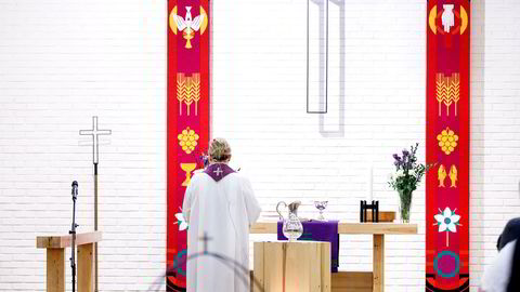Den norske kirke klager på for små bevilgninger, men opplever synkende oppslutning.