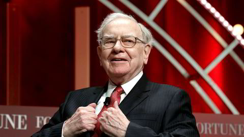 Warren Buffett sliter med å finne gode «elefantoppkjøp» – og kontantbeholdningen i selskapet hans har nå steget til 128 milliarder dollar.
