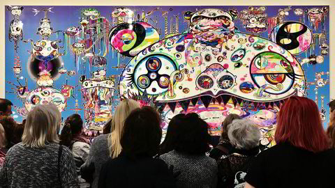 Frodig. En gruppe Astrup Fearnley-gjester studerer Takashi Murakamis maleri «Tan Tan Bo a.k.a Gerotan: Metempsychosis» (2015) – et verk som i størrelse, motiv og fargebruk er typisk for den japanske kunstneren.