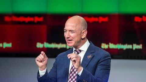 Amazon-grunnlegger Jeff Bezos kan le hele veien til banken.
