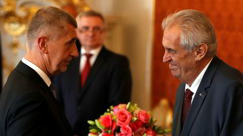 Milliardæren Andrej Babis (t.v.) ble onsdag utnevnt til statsminister av president Milos Zeman. Foto: AP/NTB scanpix