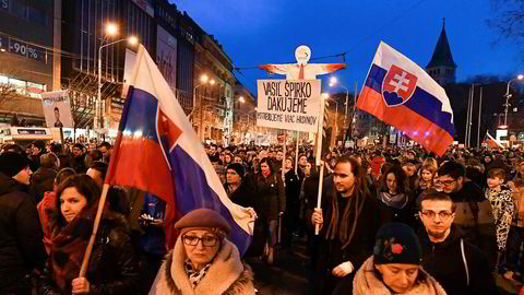 Store folkmengder deltok i protestene "for et anstendig Slovakia", mot korrupsjon og som en hyllest til den myrdede journalisten Jan Kuciak og hans forlovede Martina Kusnirova 9. mars.