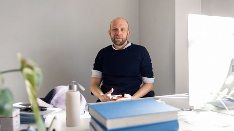Bredere fagtidsskrift. Redaktør Gaute Brochmann ønsker å gjøre Arkitektur til et mer leservennlig og tilgjengelig fagtidsskrift.