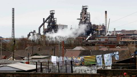 Stålfusjonen tas i mot med behersket optimisme ved Tata Steels stålverk i Port Talbot i Wales.