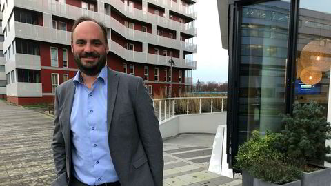 Hugo Dijkgraaf er ny sjef i Wintershall Norge. Her foran kontoret i Jåttåvågen i Stavanger.