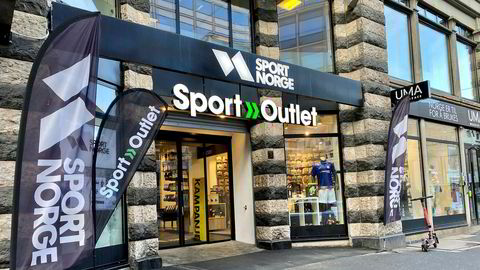 Sport Norge har butikker over hele Norge. Her fra Storgata i Oslo. Det er Sport Norge-butikkene som blir rammet av strategiendringen, og ikke Sport Outlet som i Oslo har butikk i samme lokale.