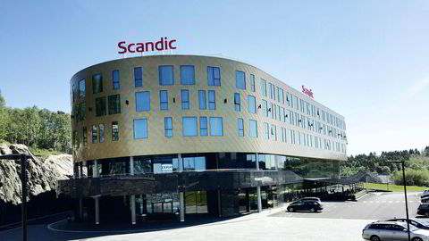 Den børsnoterte Scandic-kjeden, her representert ved Flesland Airport Hotel utenfor Bergen, er hardt rammet av koronakrisen.