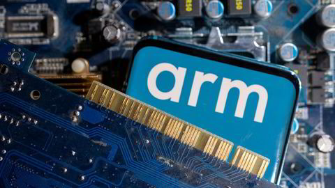 Det britiske databrikkedesignselskapet Arm Ltd. gjør seg klar til årets største børsnotering. Selskapet skal sannsynligvis hente inn inntil ti milliarder dollar. Over 90 prosent av verdens smarttelefoner benytter Arms databrikkedesign.